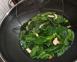 Foto langkah ke 2 dari resep Omelete Jamur Daun Katuk.