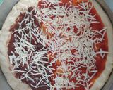 Foto langkah ke 5 dari resep Pizza Dua Rasa.