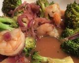 A picture of step 5 of Spicy Shrimp and Broccoli In Chipotle Wine Broth.