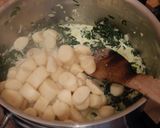 GNOCCHI rizslisztből– tejszínes spenóttal recept fázis 5 fotója