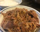 A picture of step 5 of Gyudon (beef bowl).