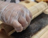 Foto langkah ke 2 dari resep Simple Crispy Sushi - Sushi Katsu.