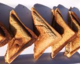 A picture of step 4 of Toast bread with sardine.