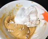 Foto langkah ke 4 dari resep Gluten free Vanilla Cupcakes (tanpa baking soda, baking powder).