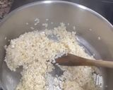 Foto del paso 2 de la receta: Risotto de pera, nueces y torta del casar 🍐 🧀 🍐