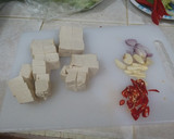 Foto langkah ke 2 dari resep Tumis Tahu Halus Pedas.
