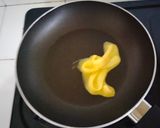 Foto langkah ke 2 dari resep Roti John Roti Tawar simple.