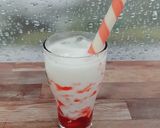 Foto langkah ke 5 dari resep Korean Strawberry Milk.