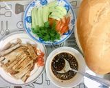 Hình bước làm 2 của món Bánh mì ăn kèm chả cá