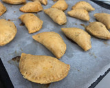 Foto del paso 14 de la receta: Empanadillas de pollo, huevo y batata (versión mambo y normal)