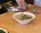 Foto langkah ke 10 dari resep Soto Ayam Favorit Anak dan Keluarga: Rebus Ayam CUKUP 2 MENIT SAJA!.