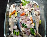 Foto langkah ke 3 dari resep Ikan kembung tim asam.