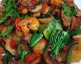 Foto langkah ke 4 dari resep Pangsit legino alaala dengan sayur mayur.