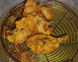 A picture of step 5 of Palak pakoray.