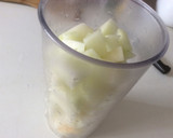 Foto del paso 1 de la receta: Crema fría de melón con escamas de jamón serrano