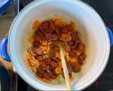 Tejfölös- kolbászos burgonyaleves kicsit másképp🥔🍜 recept fázis 4 fotója