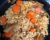 Foto del paso 4 de la receta: Yakisoba con aceite de sésamo