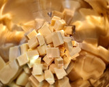 Foto del paso 2 de la receta: Turrón de chocolate blanco y galletas Oreo