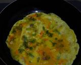 Foto langkah ke 2 dari resep Tamagoyaki isi sosis (Telur Dadar Gulung).