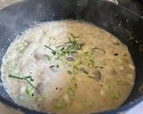 A picture of step 3 of Kæng nò mai tua – Green almond curry with sugar snaps and bamboo shoots.
