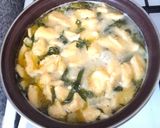 Tejfölös karalábéleves vajgaluskával recept fázis 4 fotója