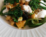 Foto del paso 8 de la receta: Ensalada de garbanzos con aguacate, naranja y bimi