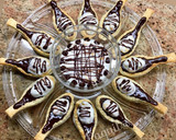 Foto del paso 4 de la receta: Cucharas de hojaldre con yogur-frutas en almíbar-chocolate