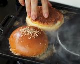 Foto langkah ke 6 dari resep Cheese Burger.