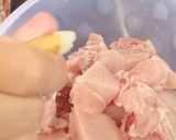 A picture of step 1 of White creamy chicken karahi.