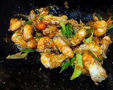 Foto langkah ke 2 dari resep Udang saos asam manis pedas.