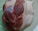Hình bước làm 1 của món Chân giò quay kiểu Đức