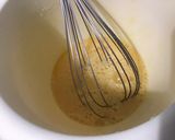 Une image de l'étape 2 de Flan pâtissier à la compote de prunes et pêches.
