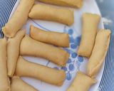 A picture of step 4 of Fried Fish roll.