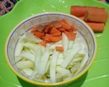 Foto langkah ke 1 dari resep Acar kulit semangka dan kulit wortel.