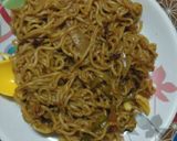 A picture of step 1 of Chilli Shezwan Maggie.