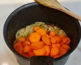 Foto del paso 6 de la receta: Rollitos de pollo en salsa de pimientos, zanahorias y queso crema