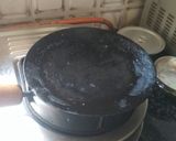 A picture of step 5 of Moong dal chilla.