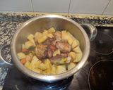 Foto del paso 9 de la receta: Guisado de muslitos de pollo con patatas