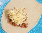 Foto langkah ke 8 dari resep Calzone Pizza.