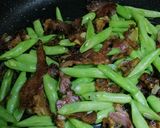 Gambar langkah 2 resipi Daging Salai Goreng Kacang Buncis.
