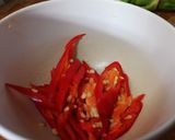รูปขั้นตอนการทำที่ 3 ของ แขนงผัดไก่นุ่ม