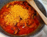 Foto del paso 4 de la receta: Fideuá de chistorra y champiñones a la sidra