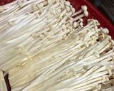 Foto langkah ke 1 dari resep Mie goreng enoki.
