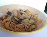 Foto del passaggio 1 della ricetta Pasta con melanzane e pomodorini