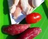 Foto del paso 1 de la receta: Merluza batatas fritas y tomate