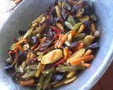 Foto langkah ke 4 dari resep Tumis Sayuran Jamur Kuping.