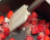 Foto langkah ke 1 dari resep Matcha Strawberry Sandwich Ice Cream.
