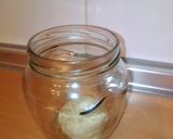 Foto del paso 2 de la receta: Levadura casera con paciencia (masa madre natural)