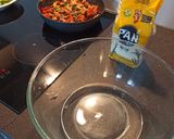 Foto del paso 1 de la receta: Arepa rellena de pollo y frijoles