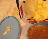 Foto del paso 1 de la receta: Huevos rotos con chistorra